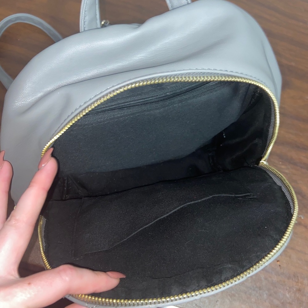 Grey Backpack - Picture 4 of 4